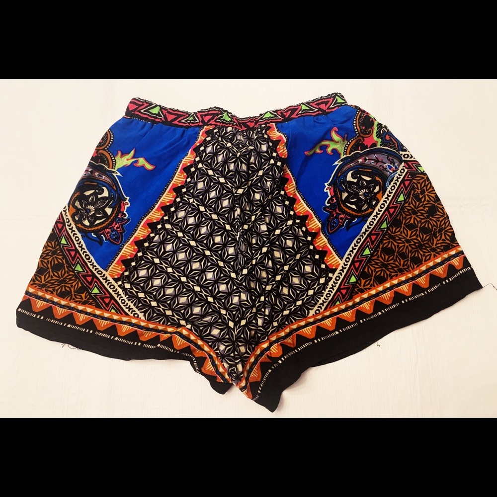 Colorful shorts - Picture 2 of 2